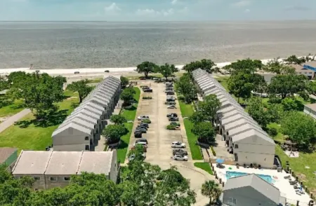 Beautiful Long Beach Condo with Ocean View!