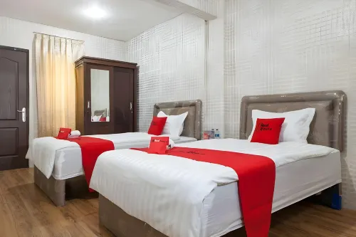 RedDoorz Near Pelabuhan Tanjung Perak 2 Surabaya Các khách sạn ở Pabean Cantikan