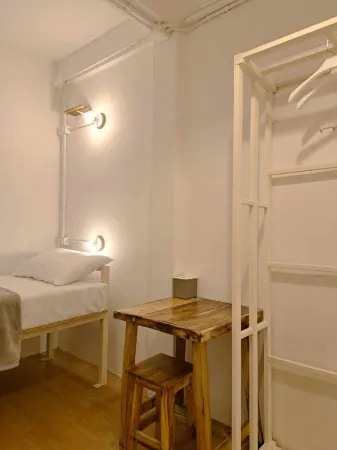 8 Sleeper Street Guesthouse