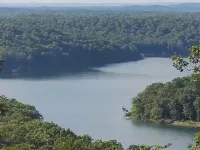 Relaxing Family-Friendly Cabin with Sprawling Deck & Fun-filled Game Room Hotel a Marion County