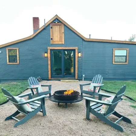 Charming 2BR Bunkhouse in the heart of the Texas Hill Country!
