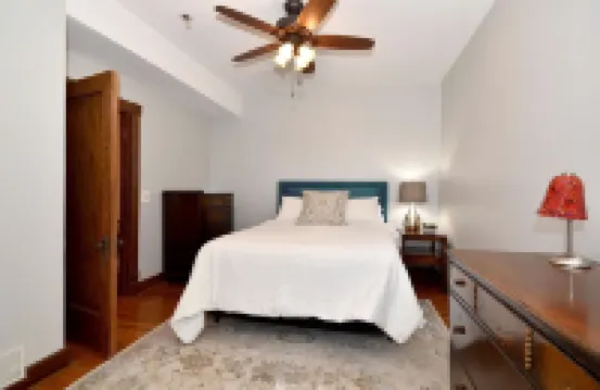 Walking Distance to everything... Hotels in Oak Park