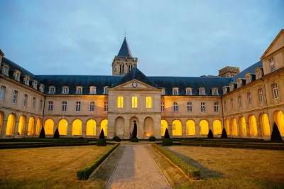 호텔 르 리옹 도르 에 레스토랑 라 테이블 뒤 리옹  호텔