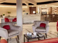Kolping Hotel Casa Domitilla ヌオーヴァ・ヴィラ・デイ・チェーザリ周辺のホテル