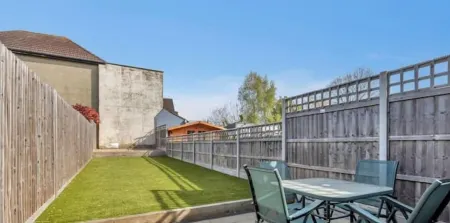 3BR, 2 bath, driveway, garden