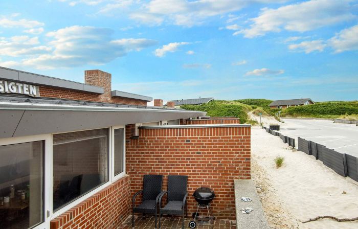 6 Person Holiday Home in Henne-by Traum