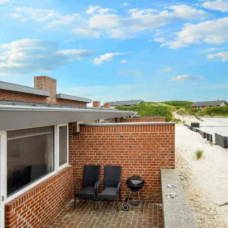 6 Person Holiday Home in Henne-by Traum
