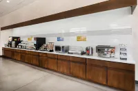GLō Best Western Enid OK Downtown/Convention Center Hotel - breakfast