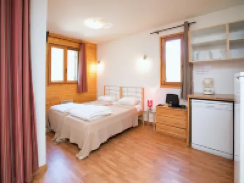 Apartment with shared pool for 4 people
