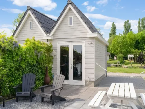 Houseboat in Stavoren with Waterfront Views Hotels in 