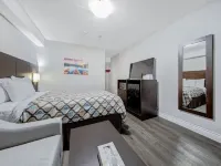 Deluxe Inn Hotels near Kipling Go Station