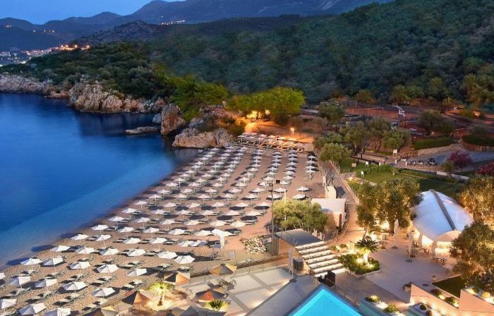 Maestral Resort & Casino
