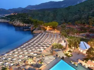 Maestral Resort & Casino