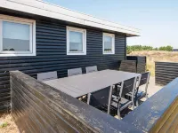 تشيلد فريندلي هوليداي هوم إن فانو نير سي فنادق في Fano