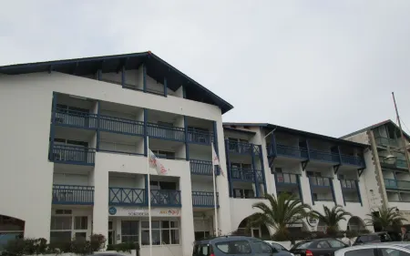 T2 Magnificent Port View, Parking, Beach 100m, Swimming Pool, Wifi, Thalasso 50m