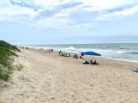 Salty Paws-Walk to beach/Fenced Yard/Pet Friendly