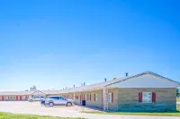 Green Acre Motel by OYO Near Rush County Airport - โมเทล