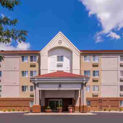 Candlewood Suites TOPEKA WEST by IHG Hotel Exterior
