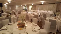 Holiday Inn & Suites BLOOMINGTON-AIRPORT by IHG - breakfast