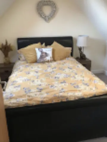 ดูเพลกซ์ 2 ห้องนอน นอนได้ 3 คน พร้อมเตาผิง