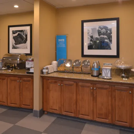 Hampton Inn & Suites Bakersfield North-Airport
