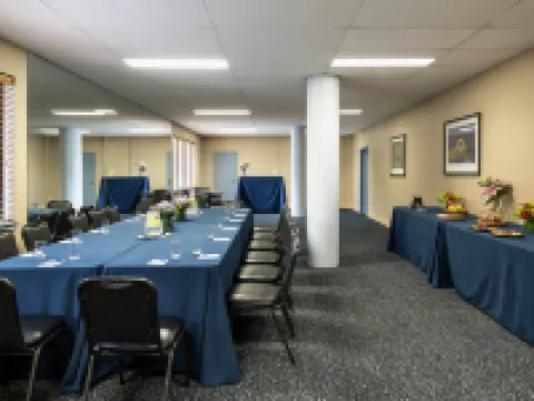 ウィスラー ビレッジ イン アンド スイーツ ウィスラーのホテル