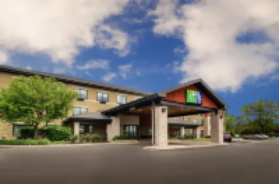 Holiday Inn Express & Suites AURORA - NAPERVILLE by IHG