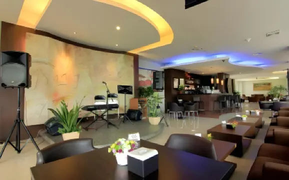 Amalia Hotel Lampung Отели в г. Бандар-Лампунг