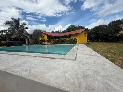 3-bedroom house in Cool Manzano Número 1 with large pool steps to the Pacific. Hoteles cerca de Pulpería Garcia Uriza