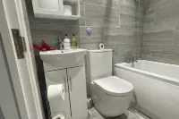 Uppamosluxurious London House With 4 Bedrooms Hotels in Dagenham