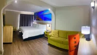 Days Inn & Suites by Wyndham Tampa near Ybor City Hotels in Tampa