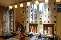 Holiday House Nightingale, Glowe