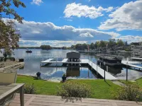 All-Sports Lakefront, Pier/Slip, Kayaks, 3Bd/2.5Ba, Sleeps 10 Hotels in North Webster