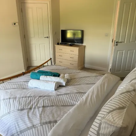 Comfortable 5 - Guest Abode - In Quiet Village