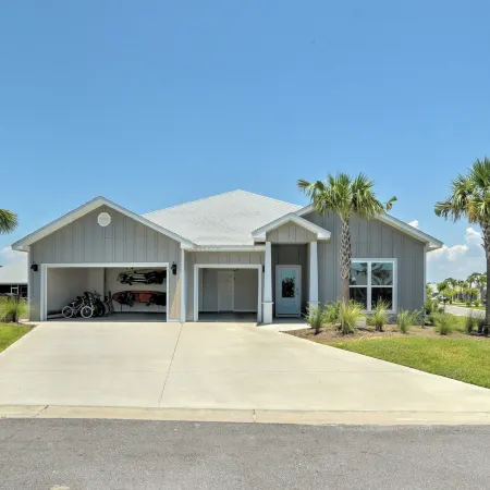 Port St Joe 'Mermaid Cove' Getaway w/ Patio!