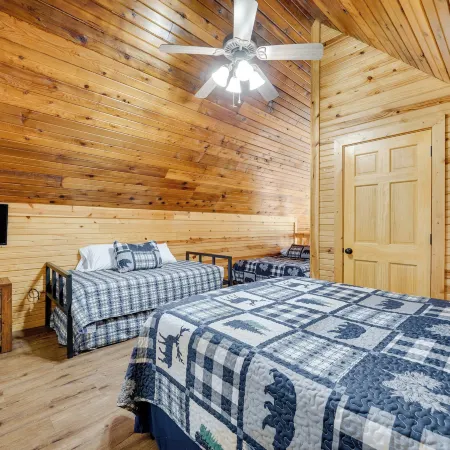 Cabin w/ Private Hot Tub: 2 Mi to Broken Bow Lake!