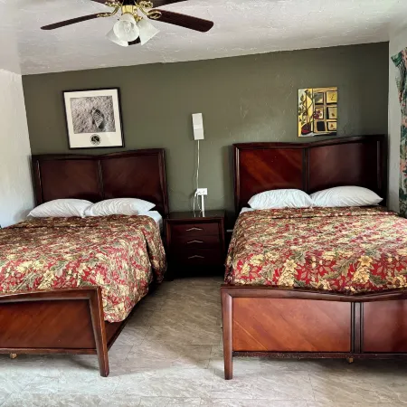 Glades Motel - Naples