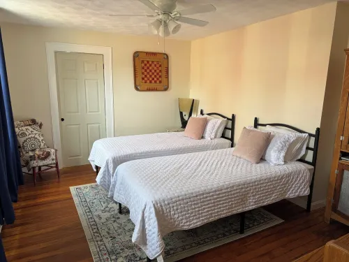 Seaside Stay in Historic Warren