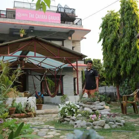 Hotel Cherry Garden