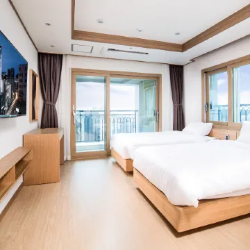 RUN HOTEL Отели рядом с достопримечательностью «Библиотека «Саммэбон»»