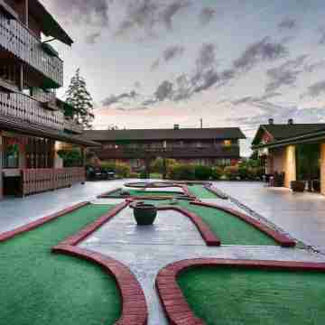 Ramada by Wyndham Campbell River Hotel Exterior