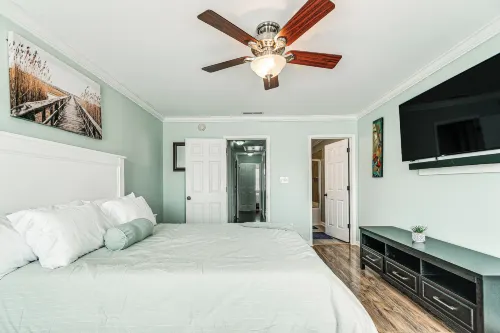 Centrally Located Raleigh Townhome w/ Pool Access - Condos