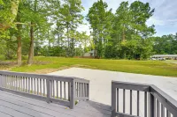 Private Deck & Yard: Home 3 Mi to Dtwn Sanford! - Homestays