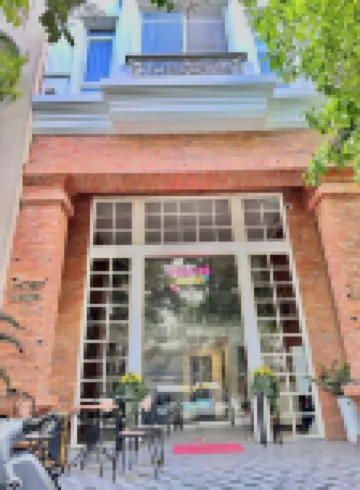 LAGUNA Premier Hotel Hotels near Saigon Exhibition and Convention Center (SECC)