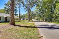 10 Mi to Tennessee River: Blue Willow-themed Home Hotels in Iuka