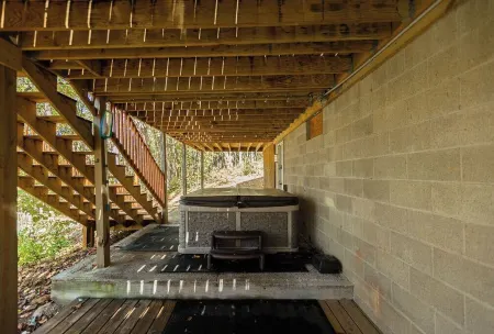 Private Cabin Overlooking Hocking Hills