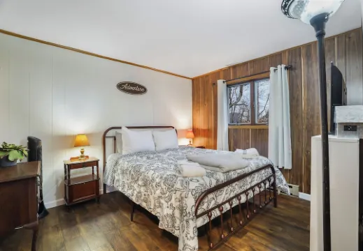 Charming Cottage on a hill by Camelback and Kalahari