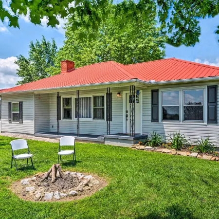 Cottage w/ Deck & BBQ: 2 Mi to Dale Hollow Lake!