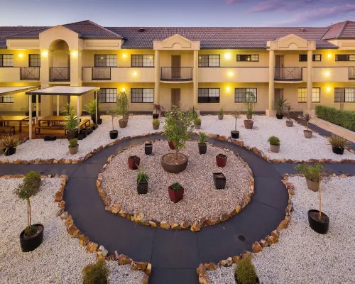 Best Western Plus Canberra Central Apartments Hotels in Dickson