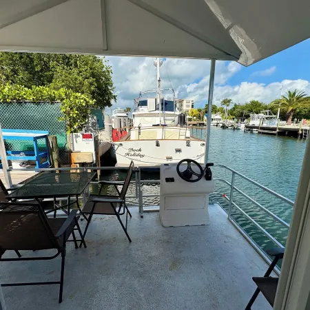 Captain Pip's Marina & Hideaway